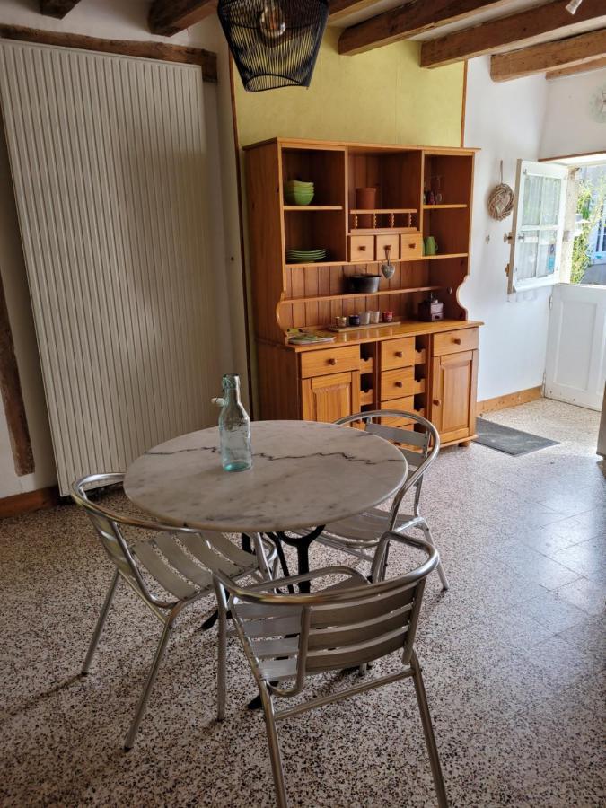 Gite De La Tour De Loire - 65 M2 Au Pied D'Une Tour De Gue Du 17Eme Siecle Мер Экстерьер фото