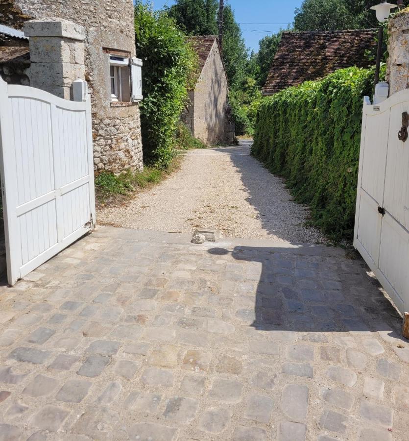 Gite De La Tour De Loire - 65 M2 Au Pied D'Une Tour De Gue Du 17Eme Siecle Мер Экстерьер фото