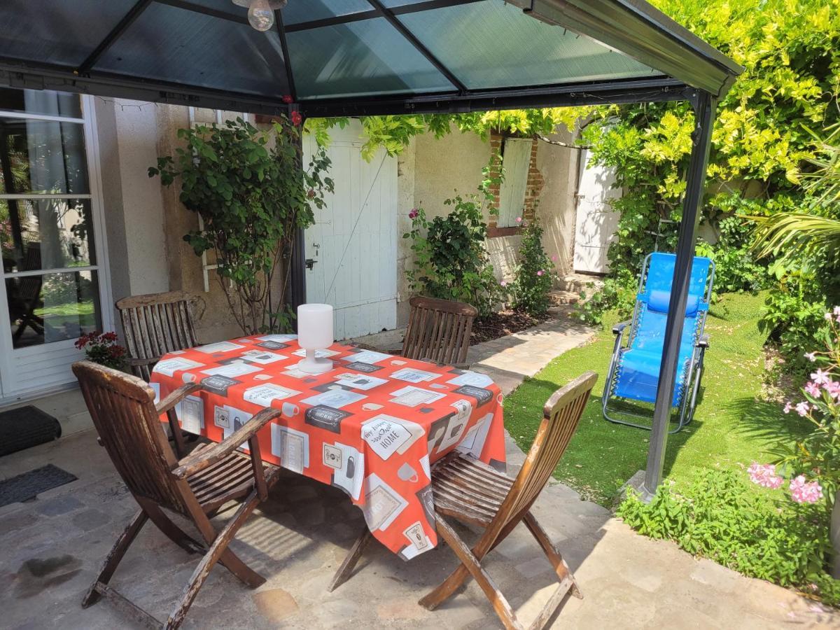 Gite De La Tour De Loire - 65 M2 Au Pied D'Une Tour De Gue Du 17Eme Siecle Мер Экстерьер фото